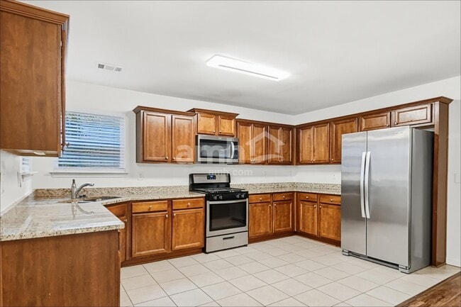 Photo - 413 Village Way
