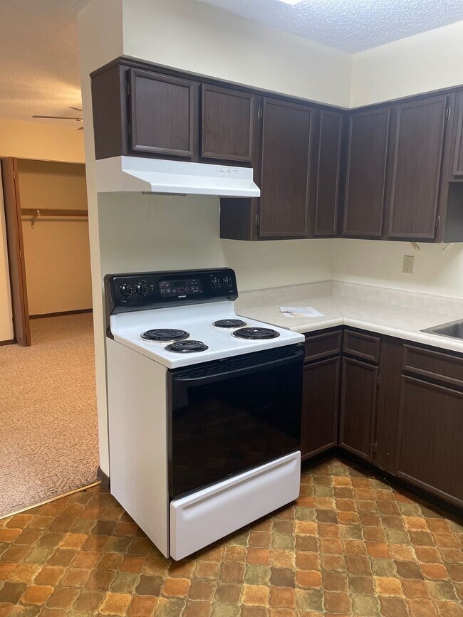 Photo - 203 W Dolf St