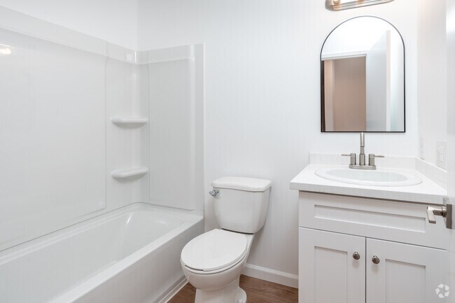 2BR, 1BA - 640SF - Bathroom