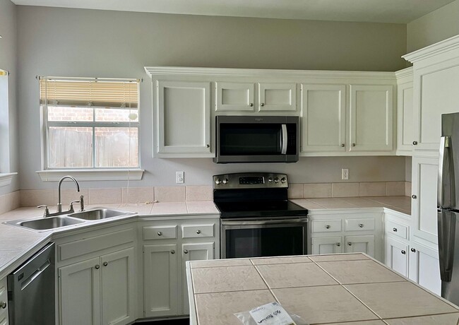 Photo - Beautiful home off Burbank Ready for you