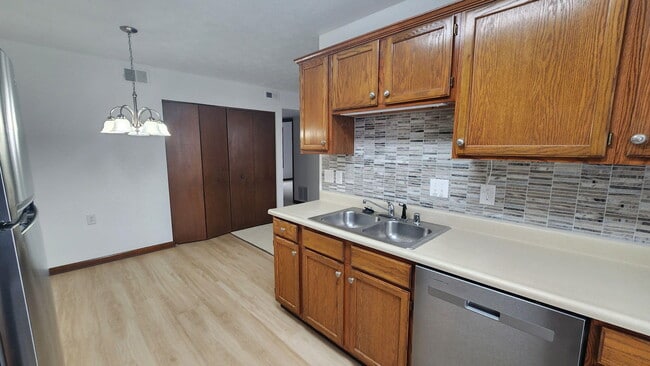 Building Photo - 304 Remington Ct Unit 3