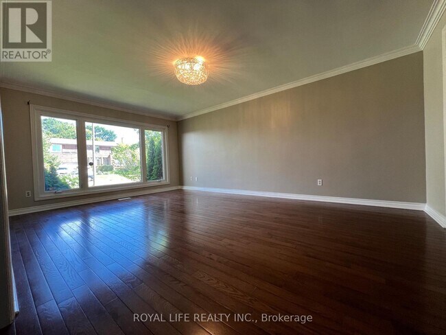 Photo - 10 Saddletree Dr