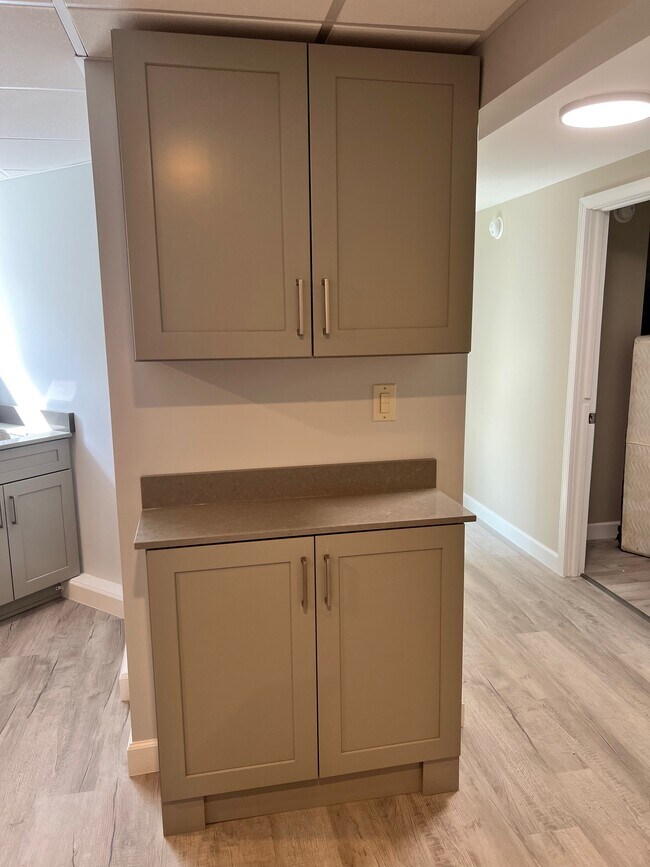 Photo - 410 Hillview Plz