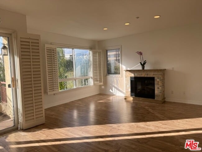 Building Photo - 320 S Willaman Dr Unit 401