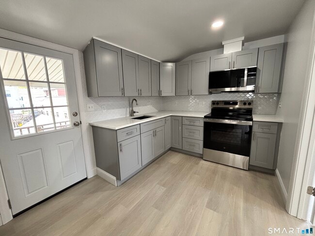 Photo - 23 Roosevelt Ave Unit #2