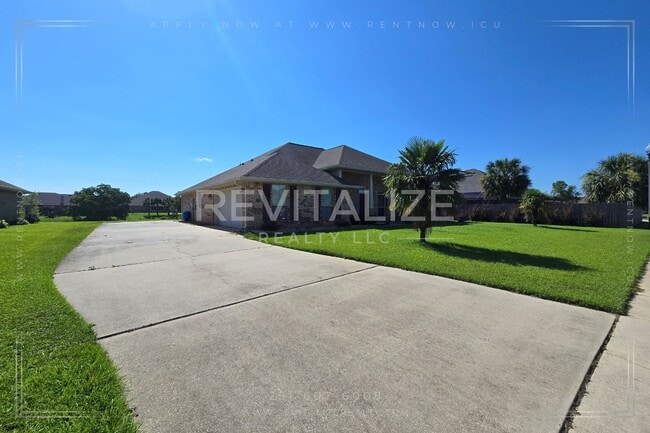 Photo - Lakefront Luxury Living in Parish Lakes – Foley, Alabama