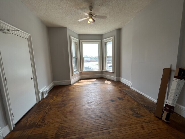 Photo - 147 Elgin St