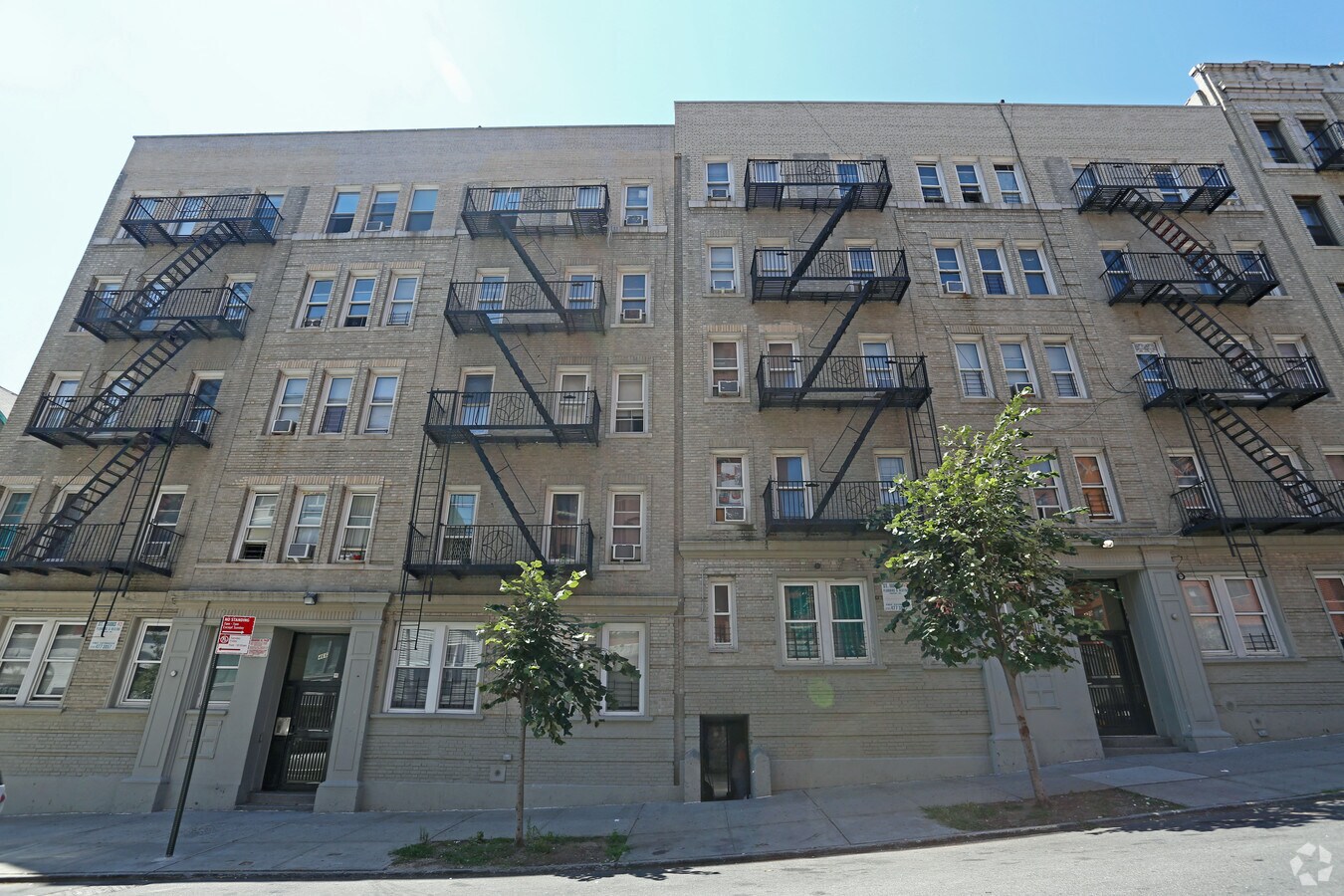 Photo - 466-470 W 150th St