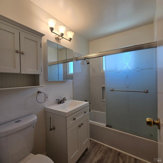 Photo - 140 Cernon St