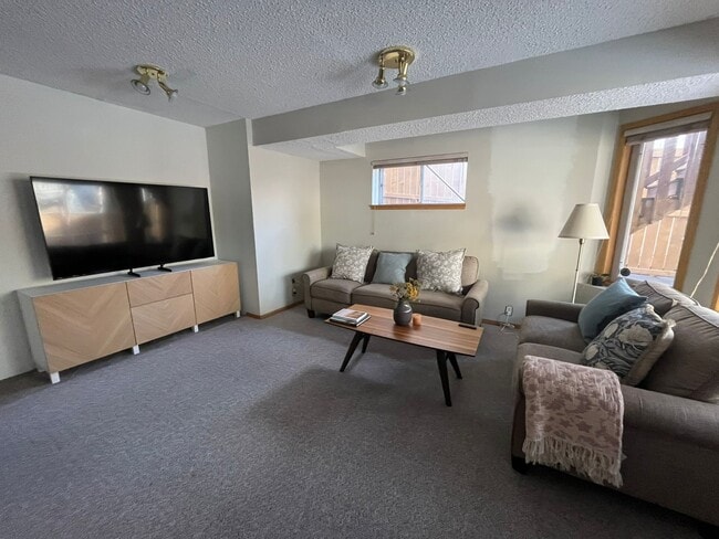 Photo - 468 Douglas Glen Pt SE