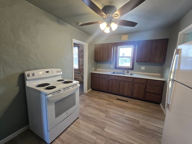 Photo - VIDEOTOUR: 3-Bedroom Country home with Garage and more! PETS WELCOME