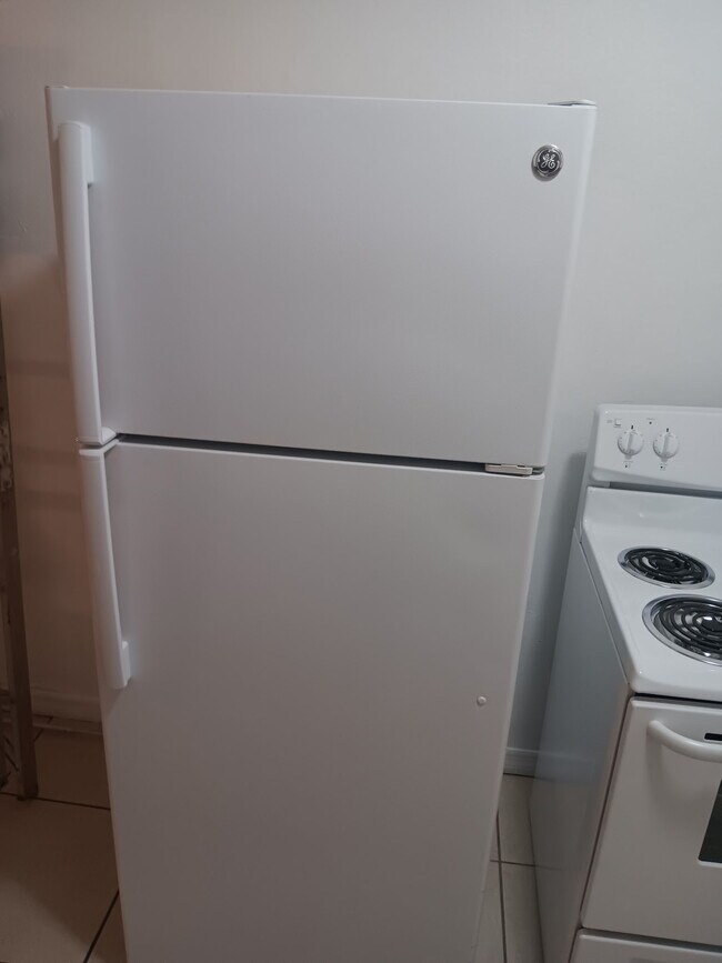 Upgraded appliances - 5501 SW 32nd Ct Unit North