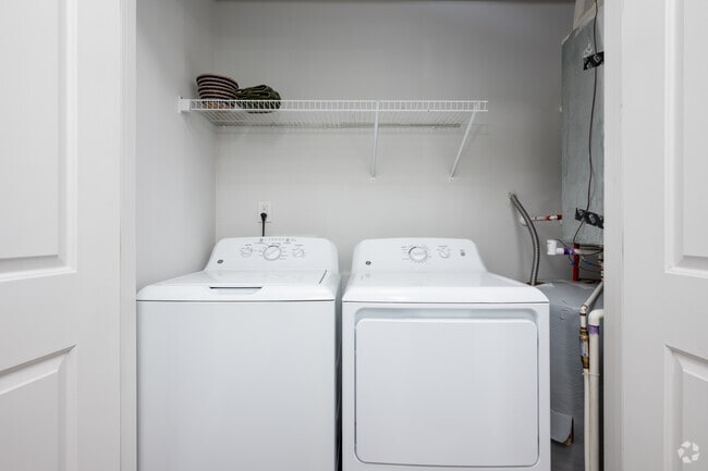 2BR, 2BA - 1261SF - Laundry