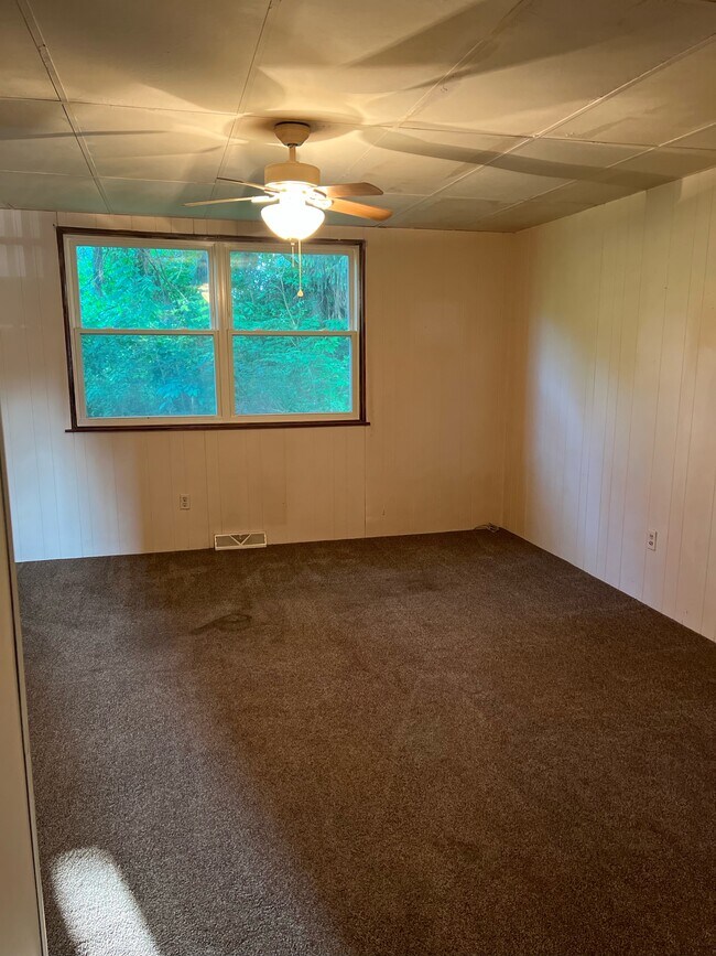 1 of 3 rooms for bedrooms/office/living room - 386 Freeport Rd Unit Downstairs Apartment
