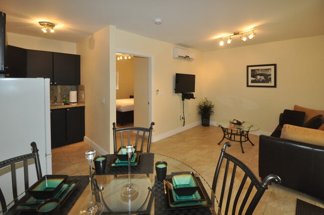 Photo - 335 Georgia St