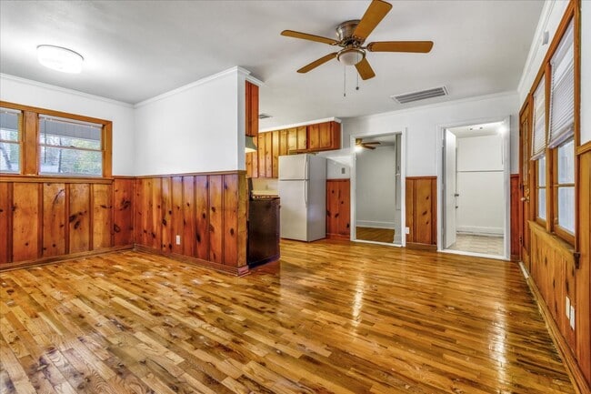 Photo - 640 Parsons Dr
