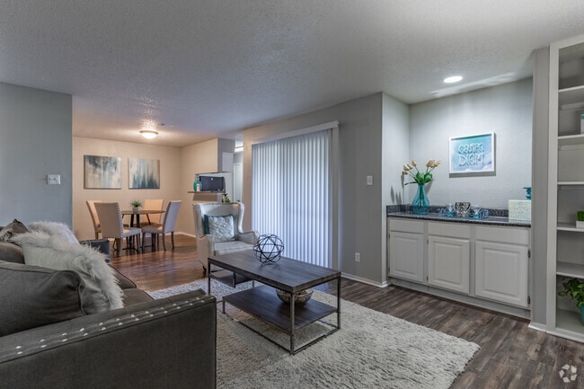 2BR, 1BA - 944 SF