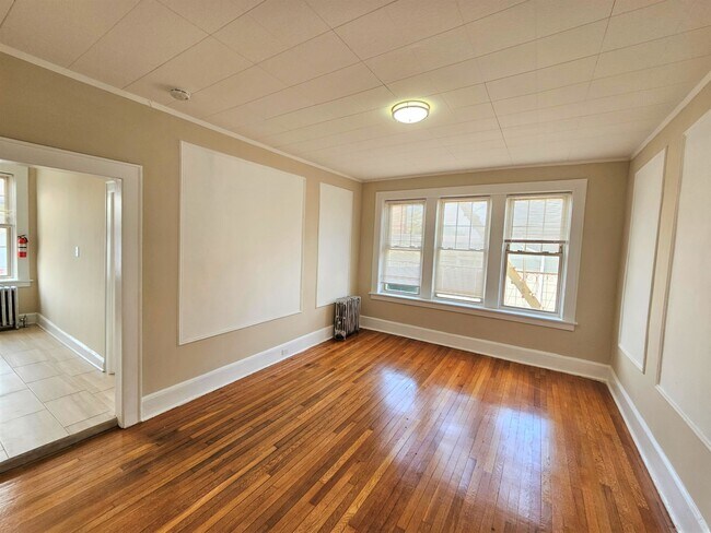 Photo - 382 Bloomfield Ave