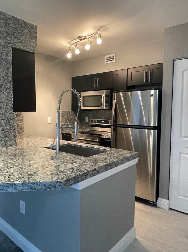2803 N Oakland Forest Dr Unit 206