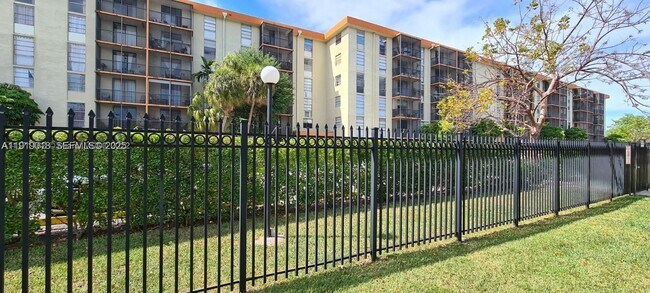 Building Photo - 16851 NE 23rd Ave Unit A216