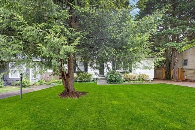 Photo - 1091 Napier St SE