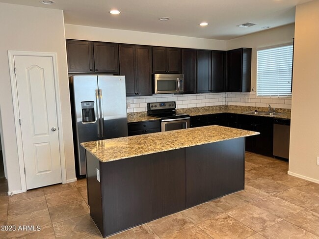 Photo - 3330 E Russell St