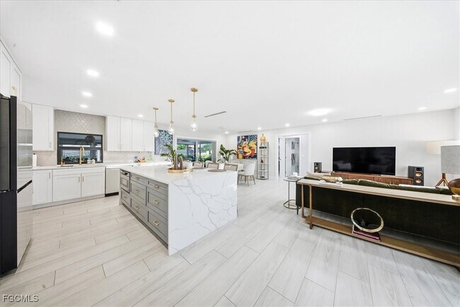 Photo - 4548 Genoa Ave