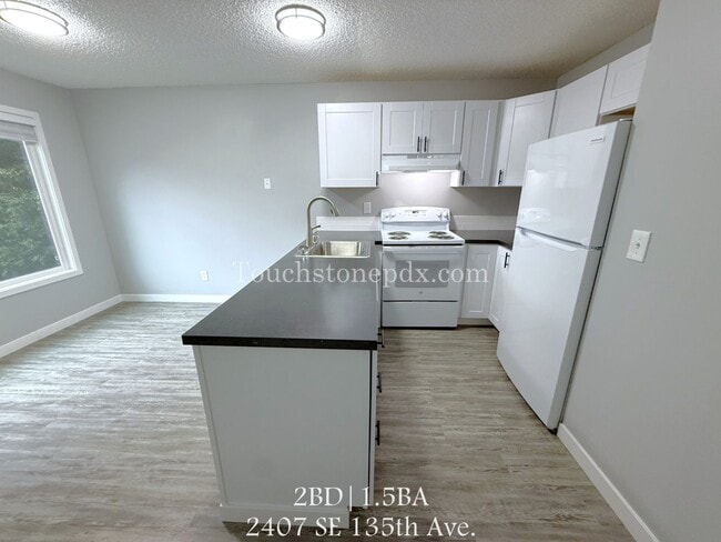 Photo - Newly Renovated 2-bedroom Apartment in Skylark Apartments Unit 2407