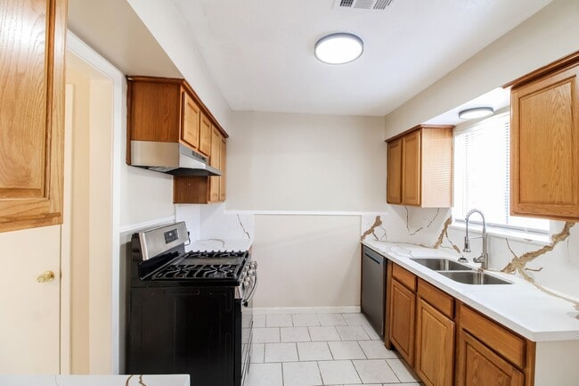 Building Photo - 946 Beachcomber Ln