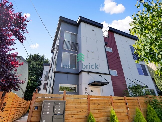 Photo - 2 Bed 2 Bath Spacious Townhome