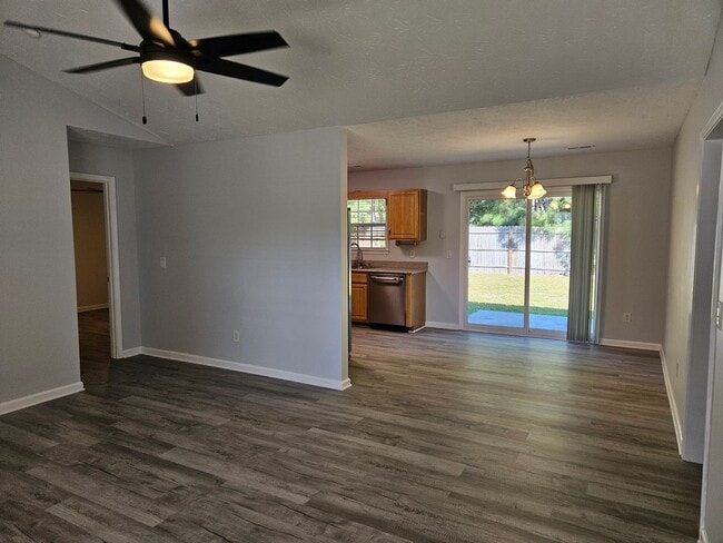 Photo - 3 bedroom, 2 bath home in the Neighborhood...