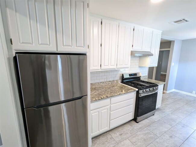 Photo - 3111 Deal St