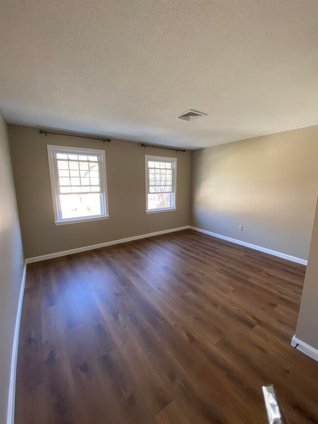 Photo - 533 Fox Hollow Way