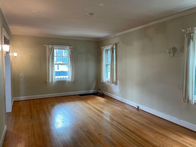 Photo - 927 Woodlawn Ave