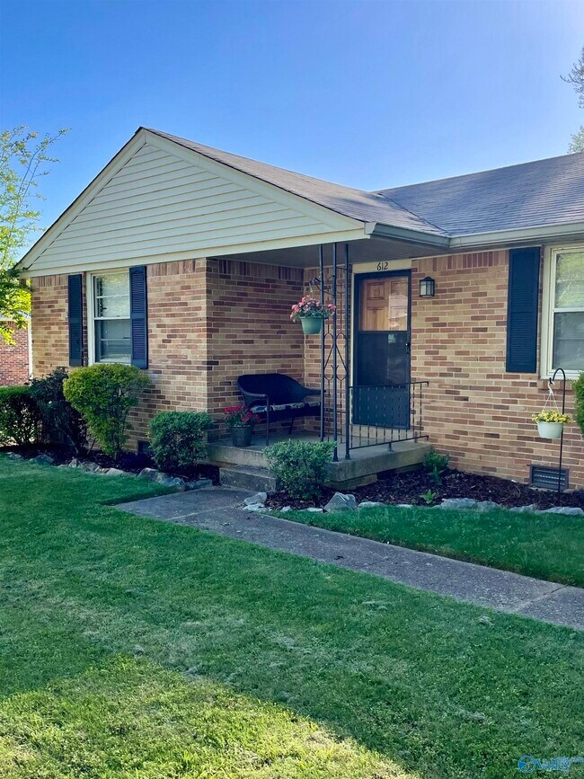 Photo - 612 Drummond Rd SW