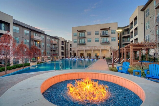 Building Photo - Henley at the RIM Rental
