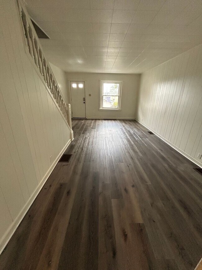 Photo - 3 Bedroom/ 1 Bathroom Home in Bethlehem!