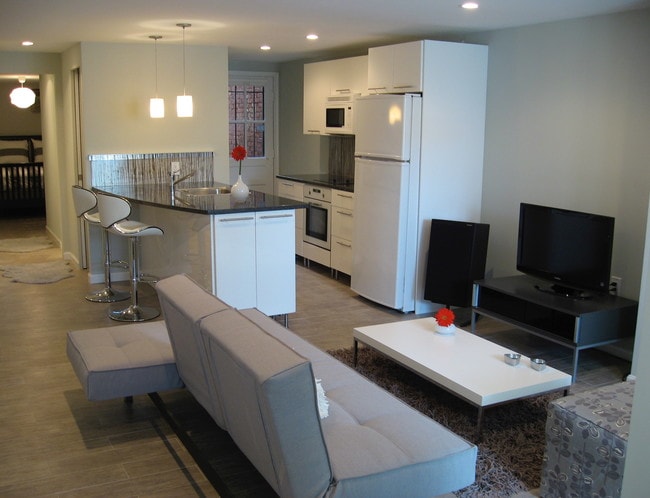 Photo - 626 G St NE Unit B