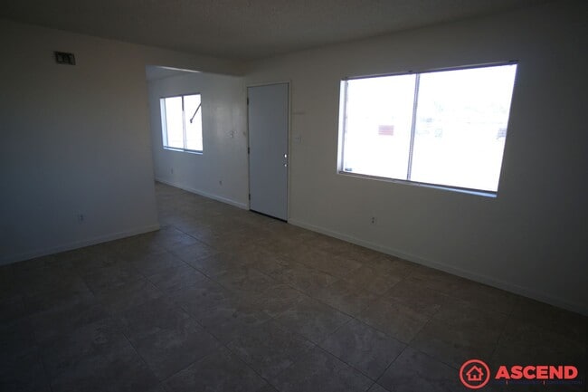 209 E Warren Ave Unit B