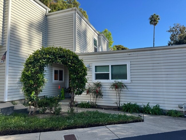 Building Photo - Very Nice Condo! 3 Miles to Cal Poly Groups Welcome Available June