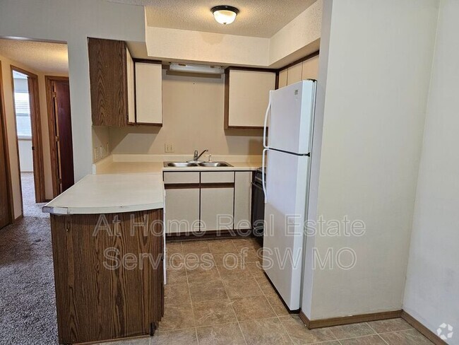 Building Photo - 2850 S Rogers Rental