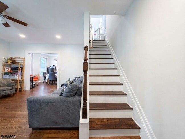 Photo - 1047 Jaques Ave