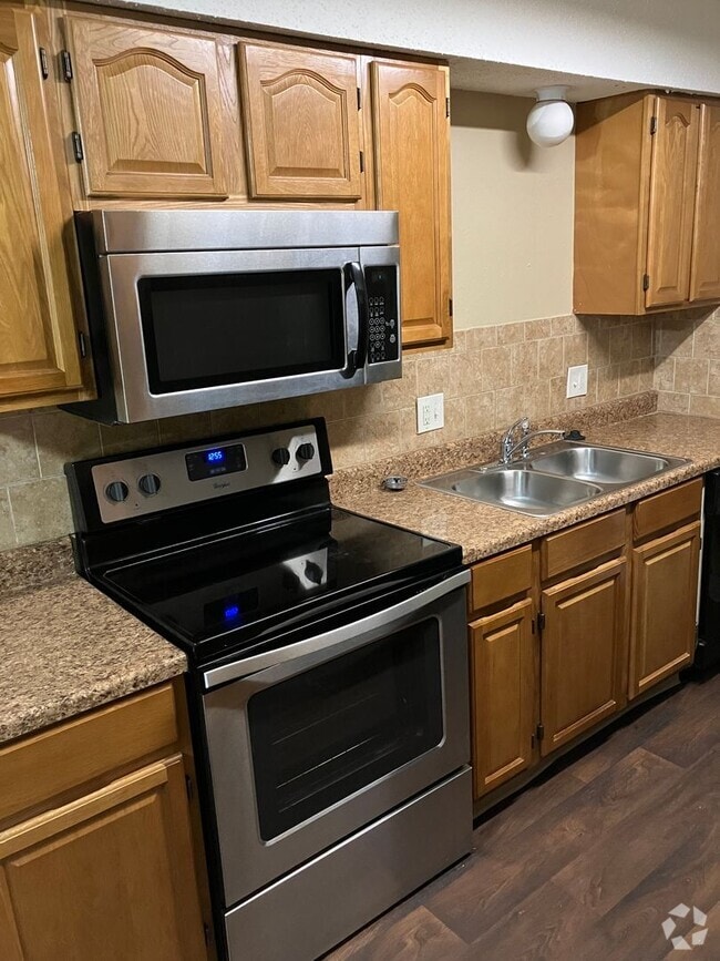 Building Photo - Quarry Ridge Apt  2 bdrm available soon!!!