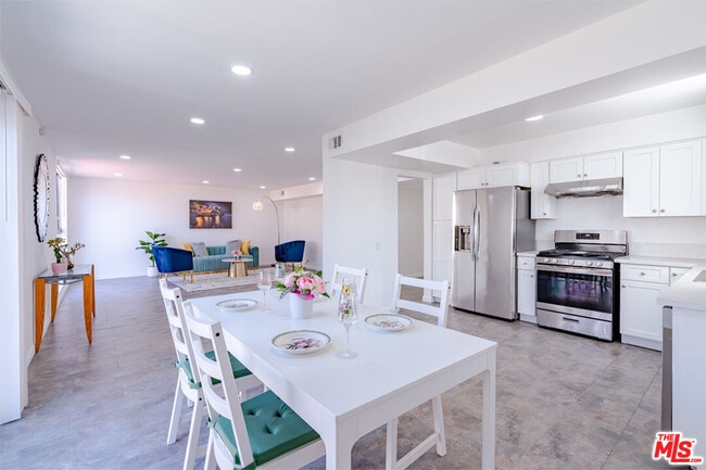 Photo - 1017 S Bedford St Unidad 2