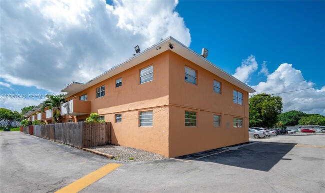 Building Photo - 9760 SW 184th St Unit 6D