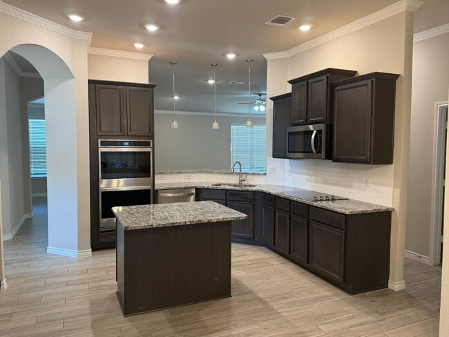 Building Photo - GORGEOUS 3-bedroom 2-bathroom home in Ceda...