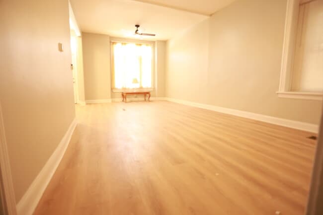 Photo - 637 W 59th St