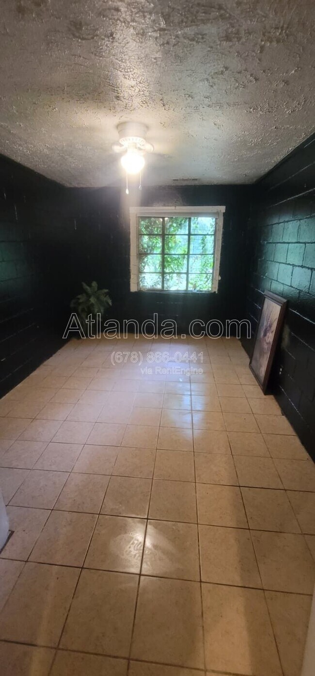 Photo - 1176 Garibaldi St SW