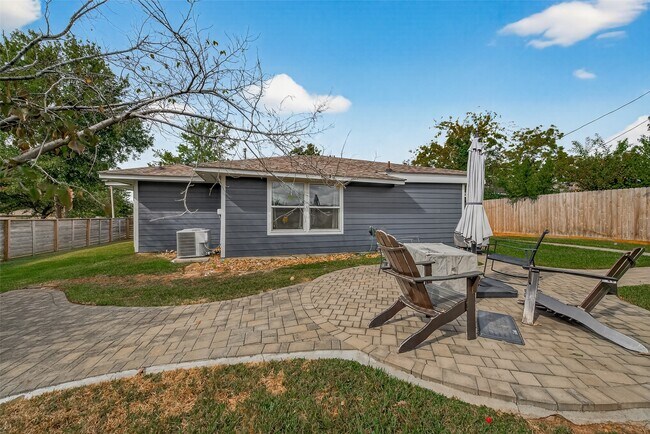 Photo - 802 Nashua St House