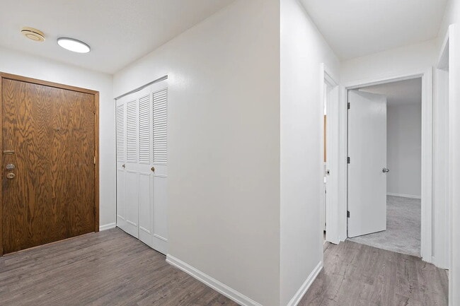 Photo - "Spacious 2-Bed Condo with Granite Elegance in Prime Minneapolis Location!" Unidad 209